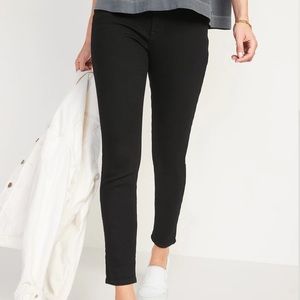 Mid-Rise Black Rockstar Jeans Size 10 Short